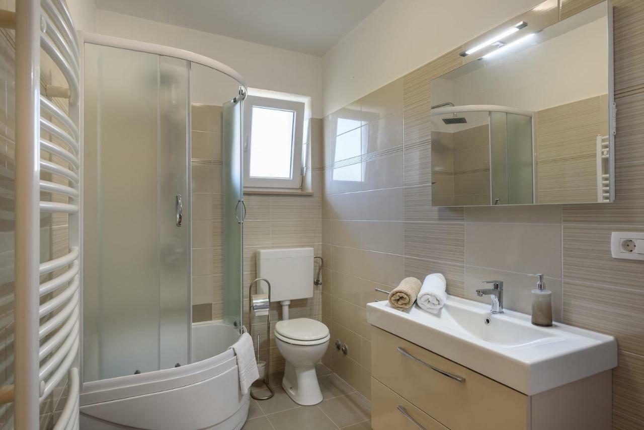 Apartment Perusko Pula Ngoại thất bức ảnh